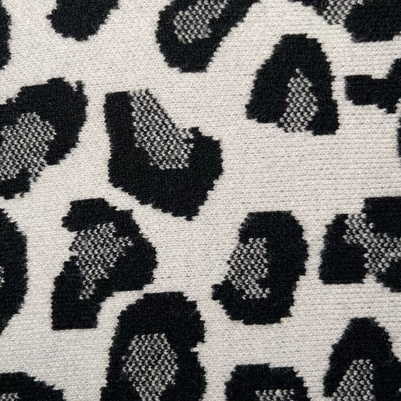 Tahari White Black Animal Print Long 3/4 Sleeve Mock
Neck Sweater Size Small - Picture 7 of 8